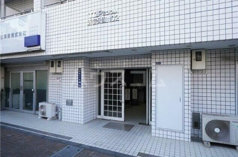 20/21 エントランス