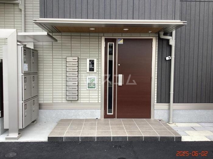 16/19 エントランス