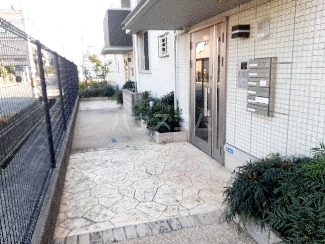 21/23 エントランス