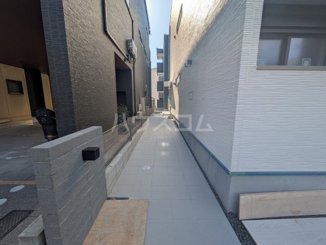 27/30 エントランス