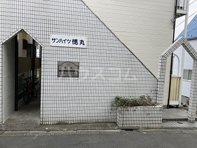 21/30 エントランス