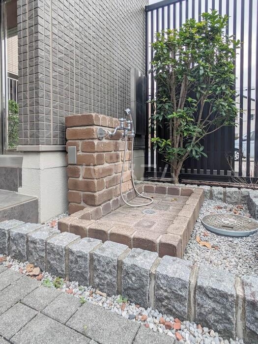 13/22 エントランス