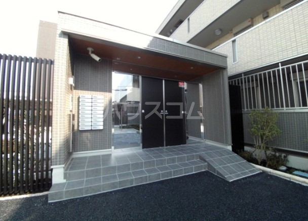 24/30 エントランス