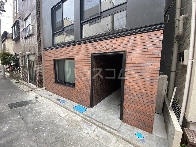 23/30 エントランス