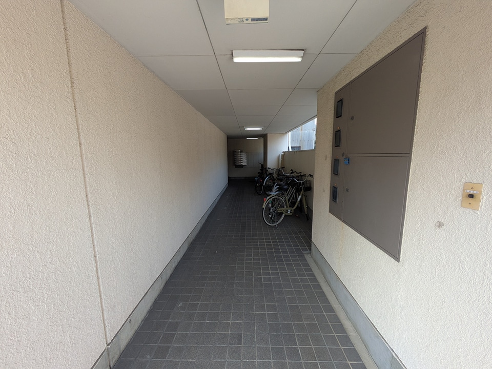 15/23 エントランス