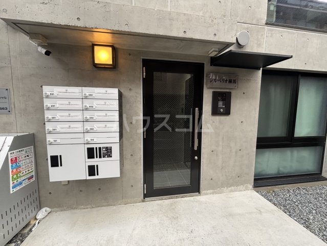 23/30 エントランス