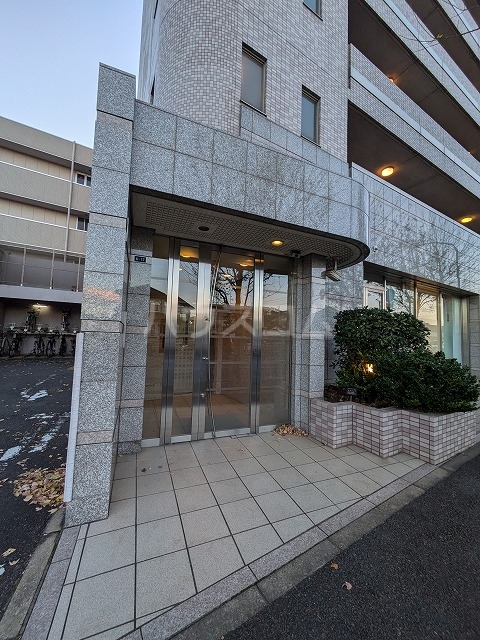 24/30 エントランス