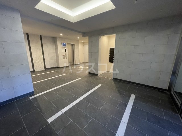 28/30 エントランス