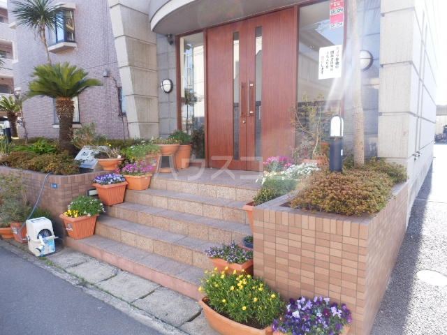 18/28 エントランス