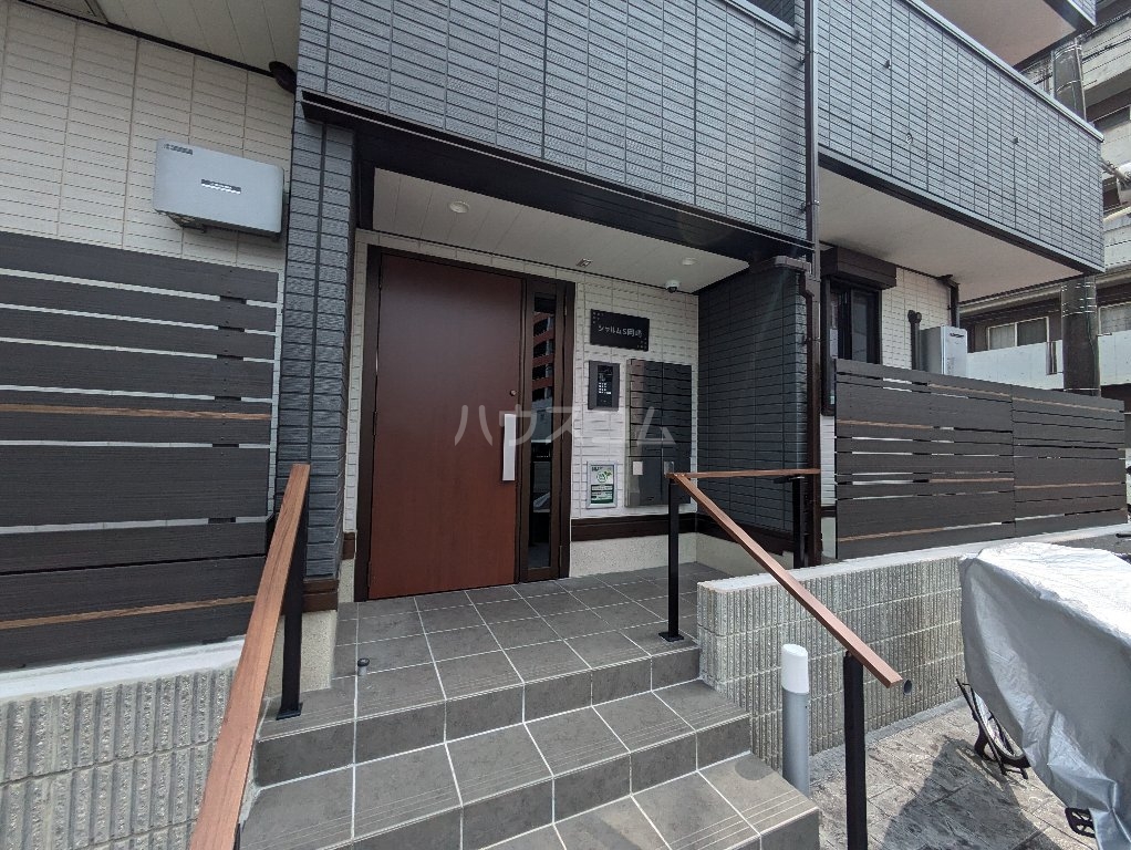 20/28 エントランス