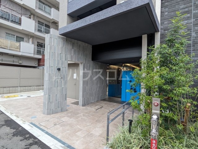 27/30 エントランス