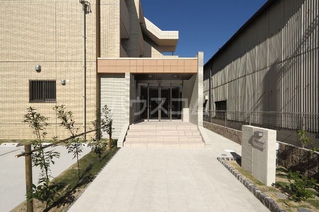 16/19 エントランス