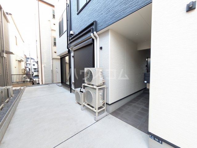 21/30 エントランス