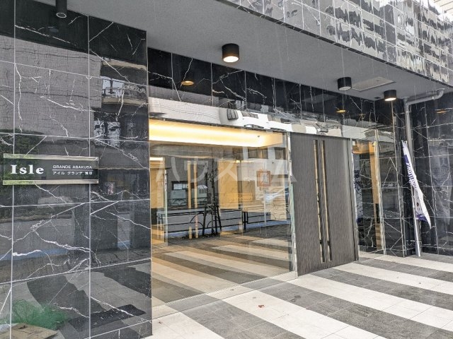 22/27 エントランス