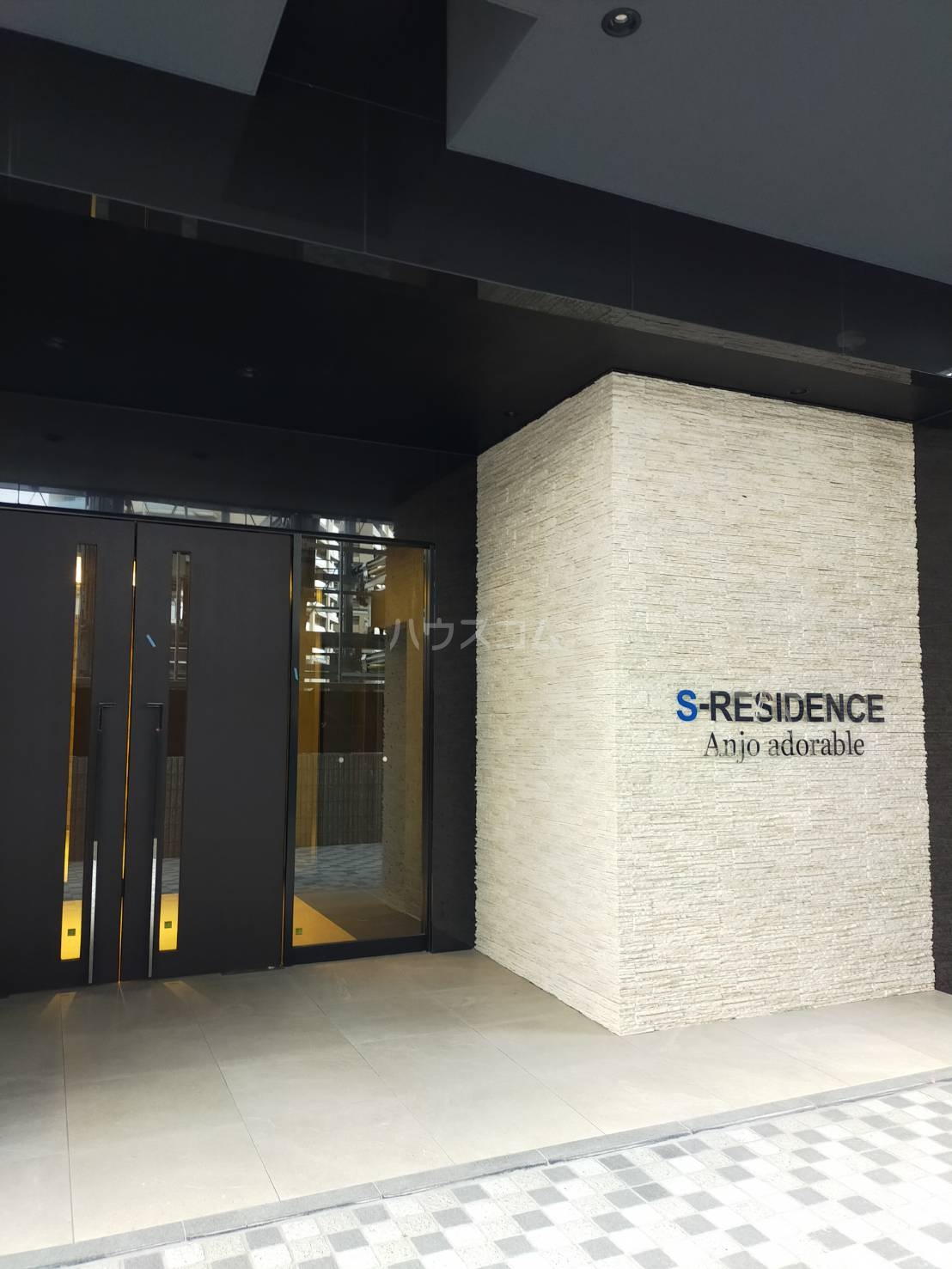 25/30 エントランス