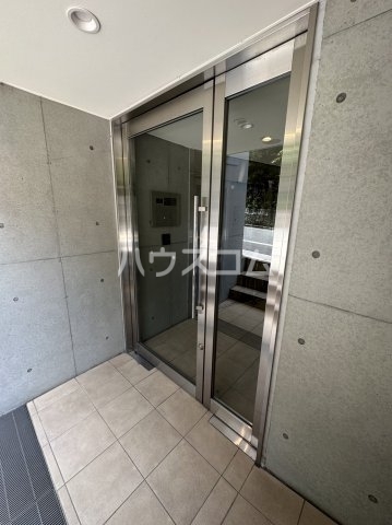 18/28 エントランス