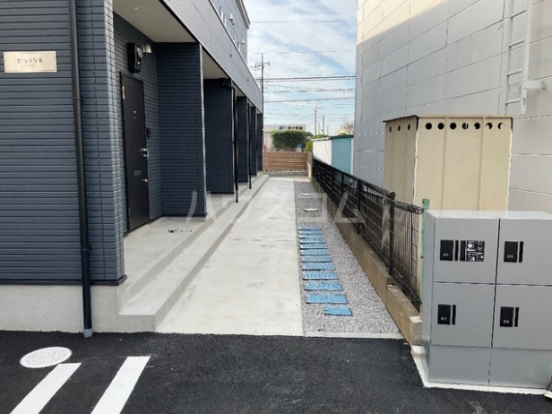 23/30 エントランス