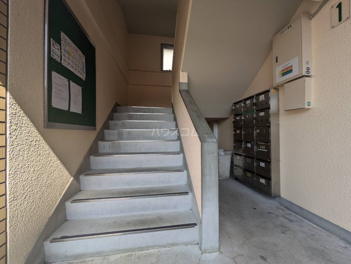 27/30 エントランス