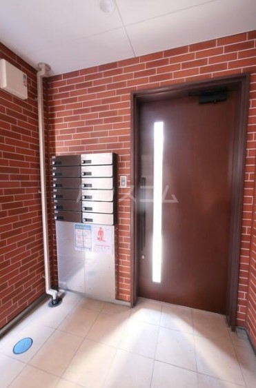 15/23 エントランス