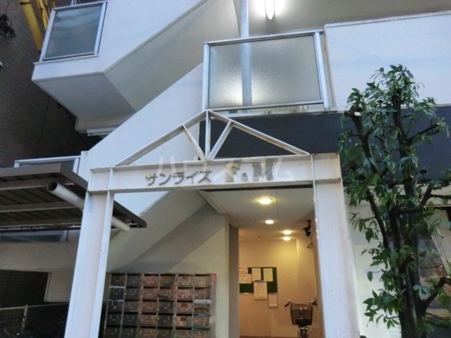 28/30 エントランス