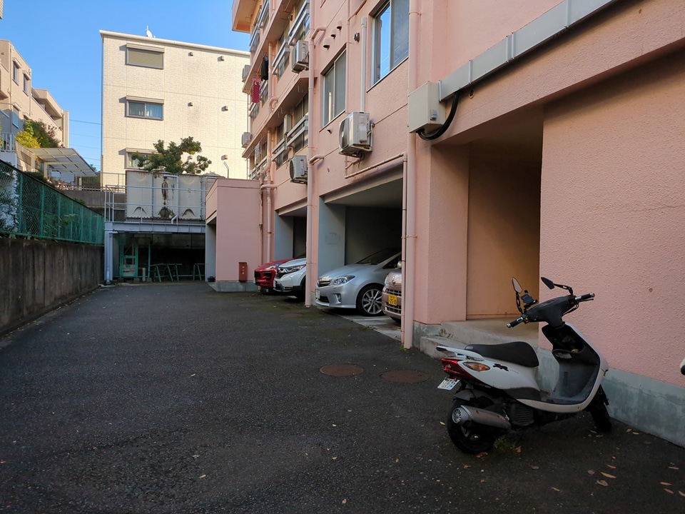 26/28 駐車場
