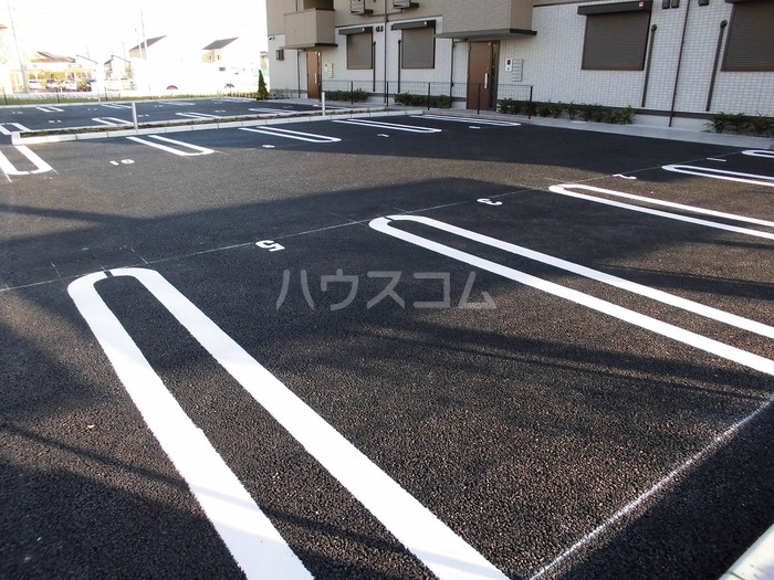 18/28 駐車場