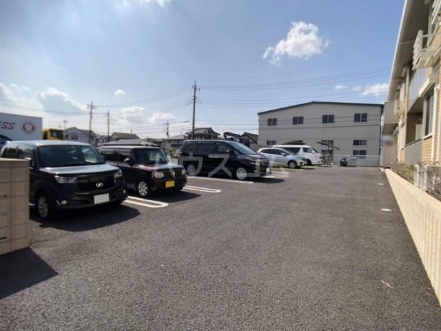 18/28 駐車場