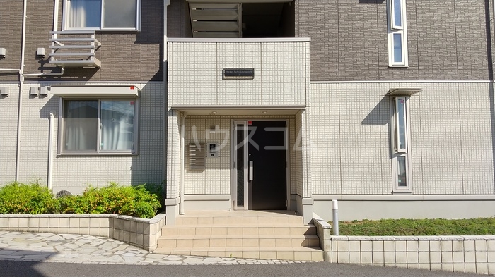 18/28 エントランス