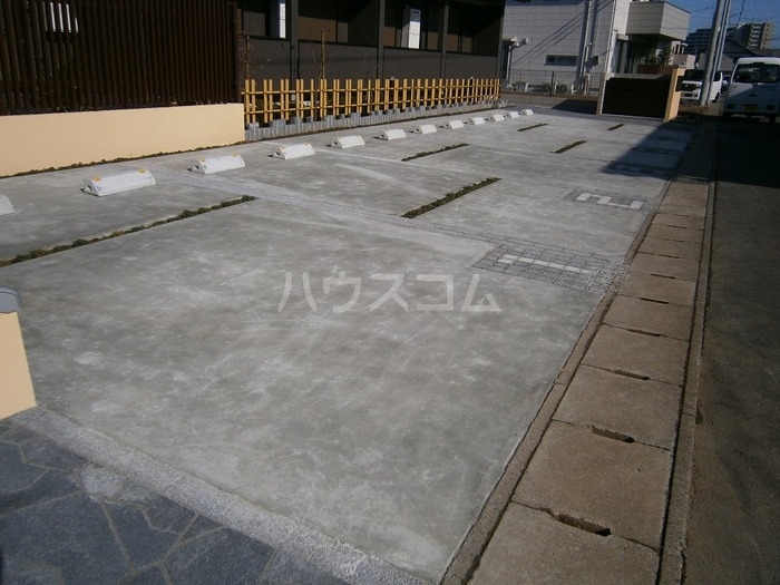 25/27 駐車場