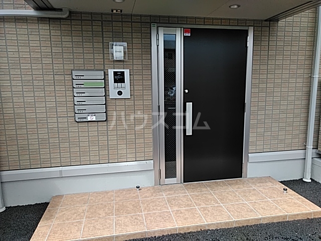 18/26 エントランス