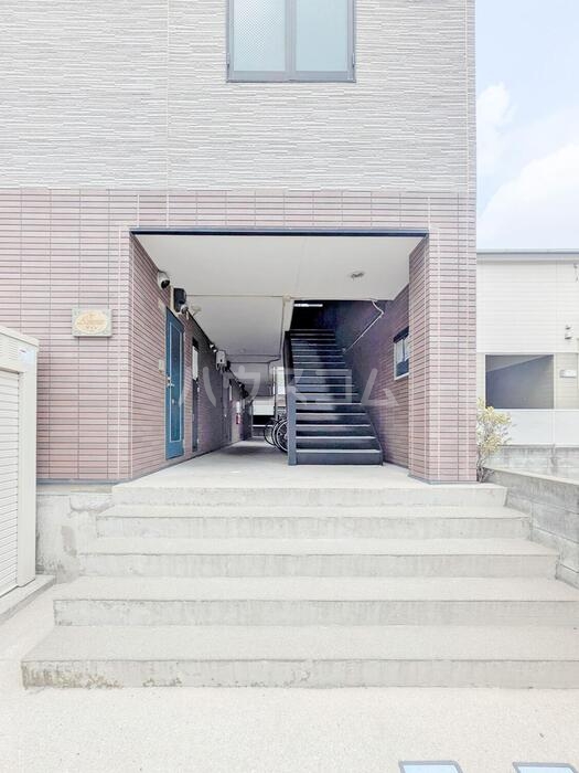 28/30 エントランス