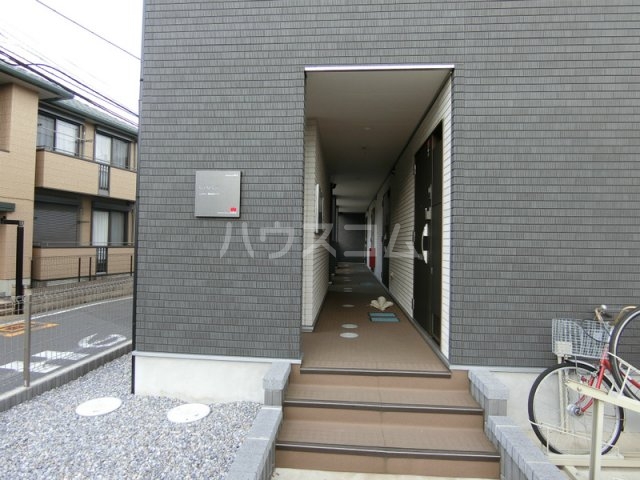 21/28 エントランス