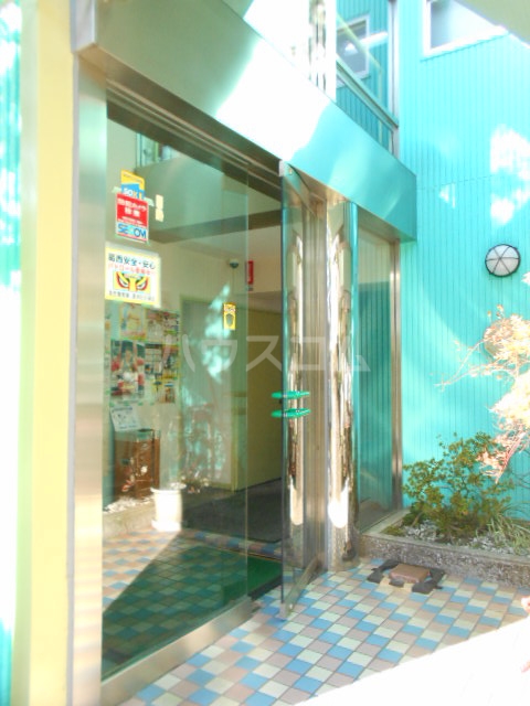 27/30 エントランス