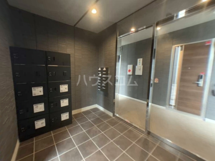 2/4 エントランス