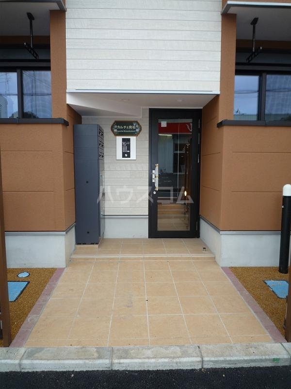 18/27 エントランス