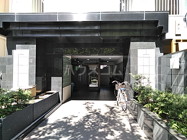 28/30 エントランス