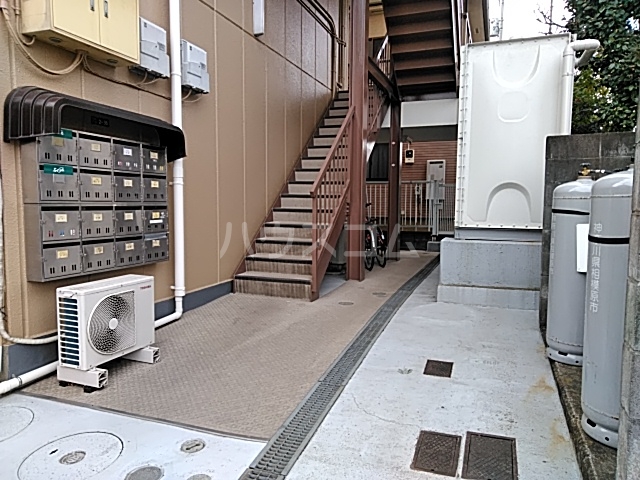 27/30 エントランス