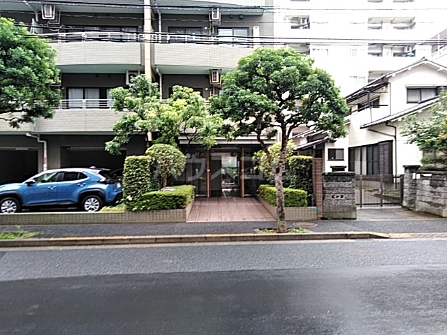 23/30 エントランス