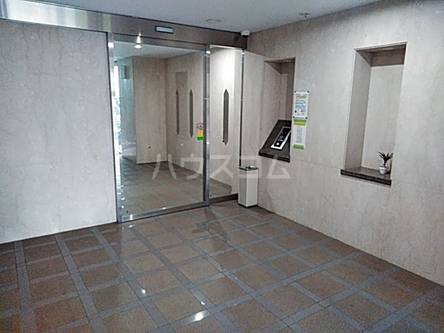 24/30 エントランス