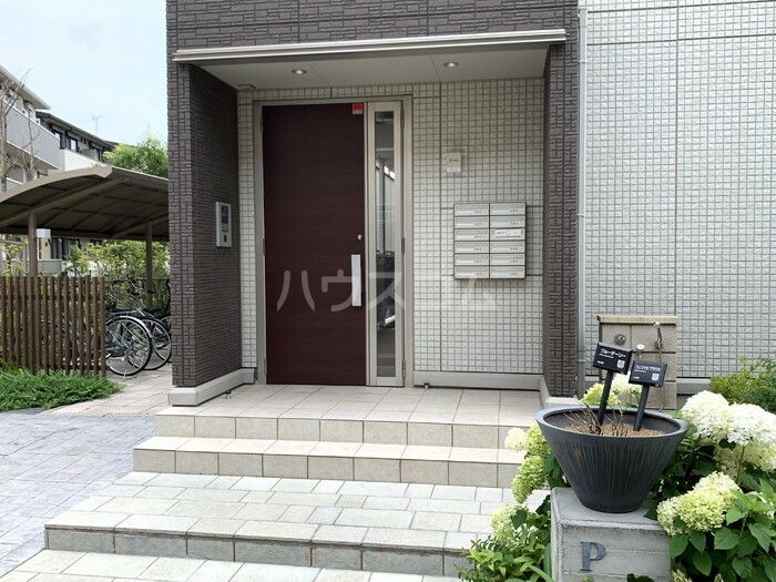 20/30 エントランス