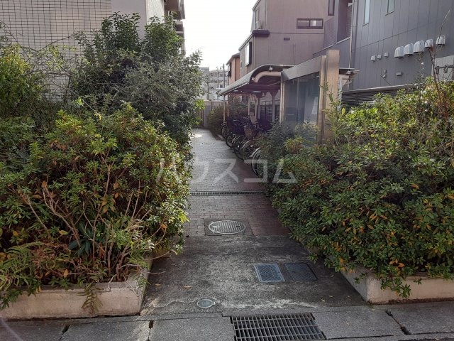 25/29 エントランス