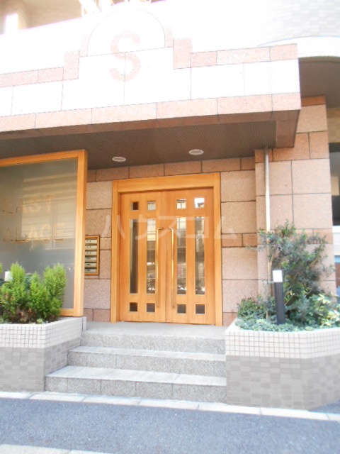 27/30 エントランス