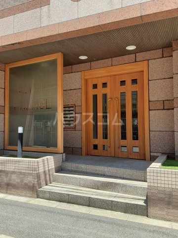 26/30 エントランス