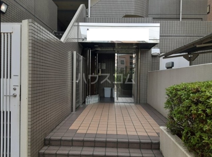 23/29 エントランス