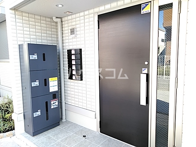 28/30 エントランス