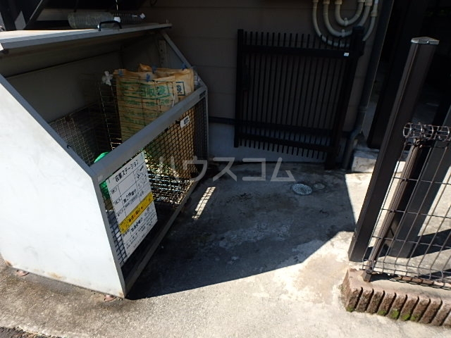 21/30 エントランス