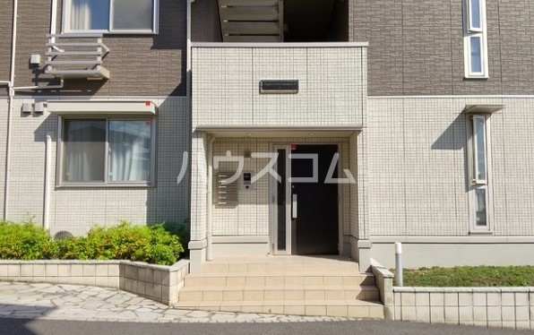 28/30 エントランス