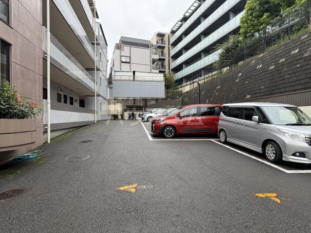 28/30 駐車場