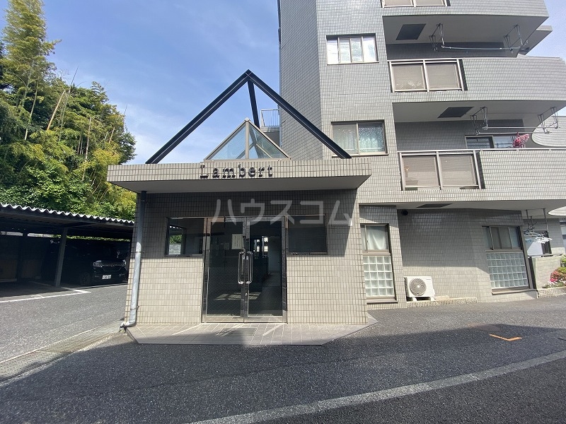 26/30 エントランス