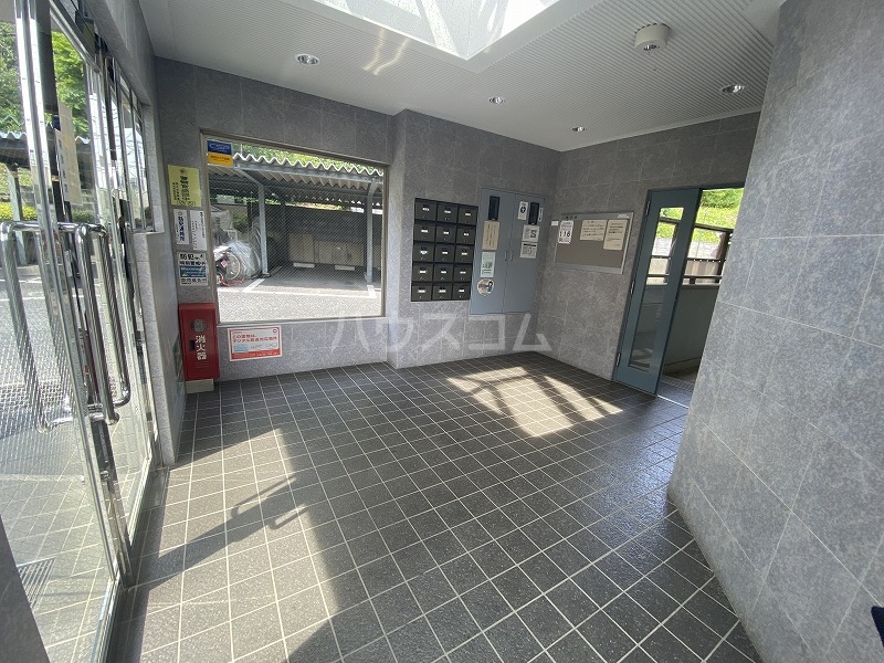 27/30 エントランス